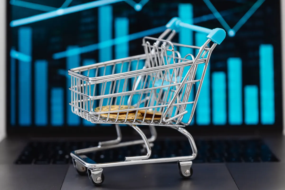 A miniature shopping cart on a laptop showing financial growth, representing revenue recovered through Klaviyo flows